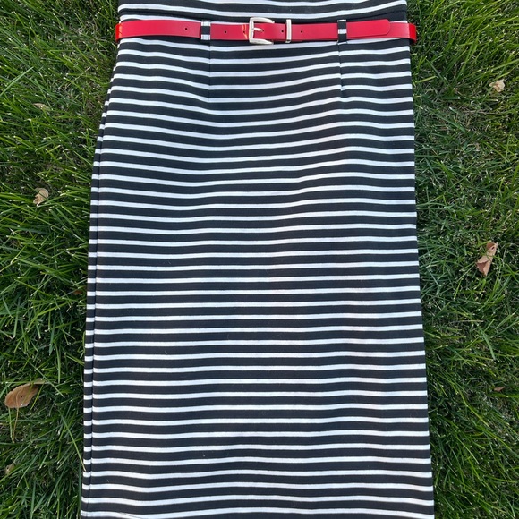 Papillon stretch pencil skirt with belt - Picture 2 of 4
